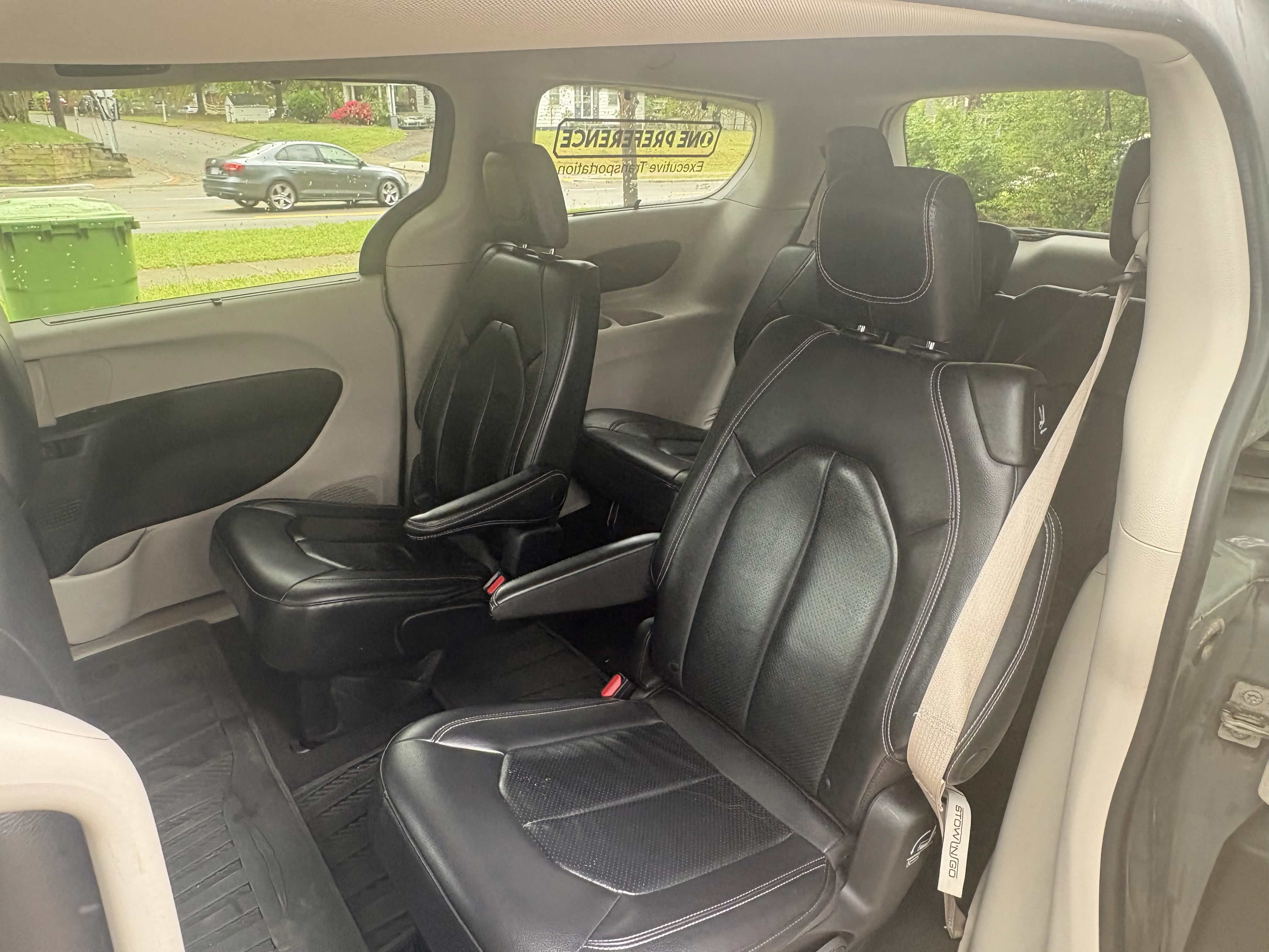 Chrysler Pacifica interior leather seats